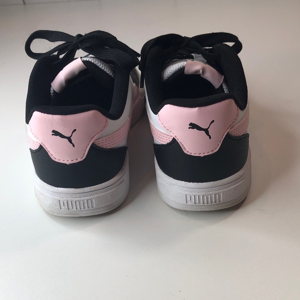 Puma Kids Sneakers Black and White with Pink Accents Little Girls Size 2 EUC - Picture 4 of 9